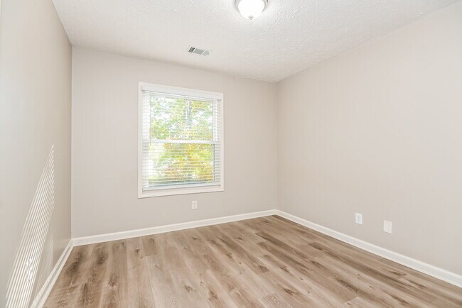 Building Photo - 923 River Rock Dr