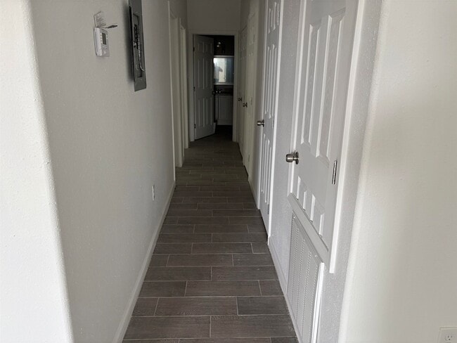 Building Photo - 307 Rosalinda Dr