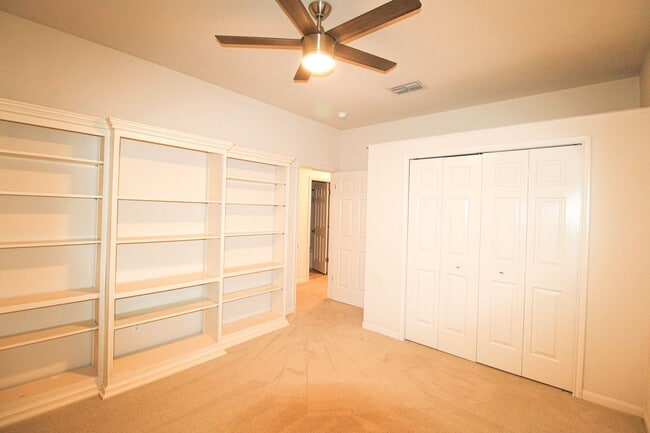 Building Photo - ************Move In Special- 2 WEEKS FREE!!!!************