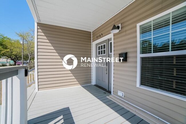 Building Photo - 2 Bedroom Pet-Friendly Home in St. Petersb...