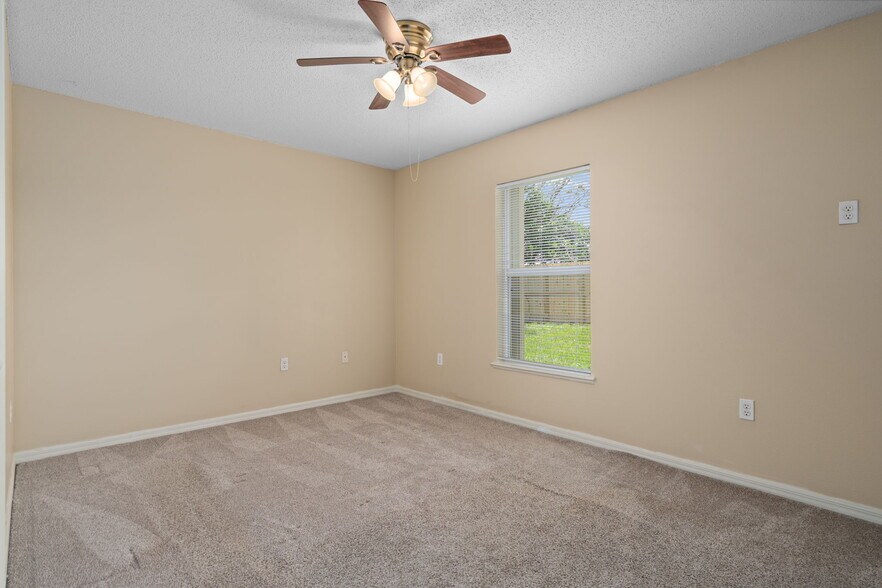 Building Photo - 9572 Horizon Dr