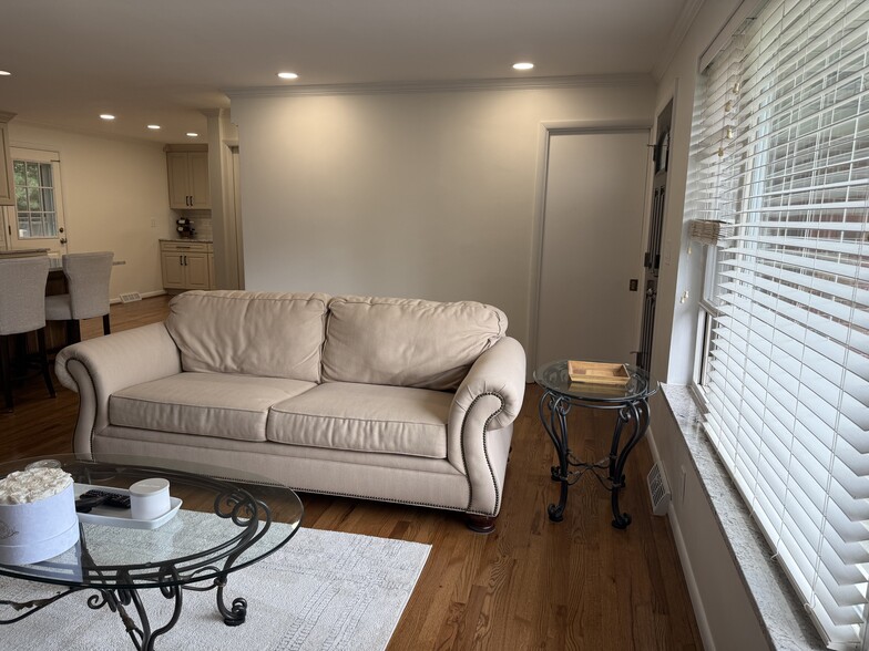 Building Photo - 6721 Eleck Pl