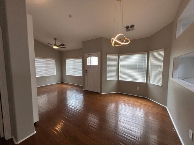 Building Photo - Bright & Airy 3-Bedroom Townhome in Ewa Be...