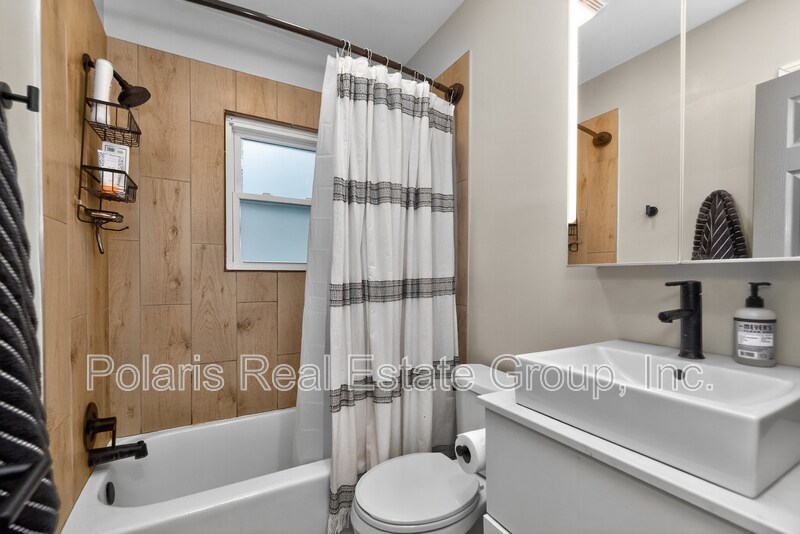 Building Photo - 4905 Norwaldo Ave