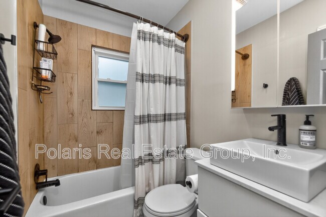 Building Photo - 4905 Norwaldo Ave