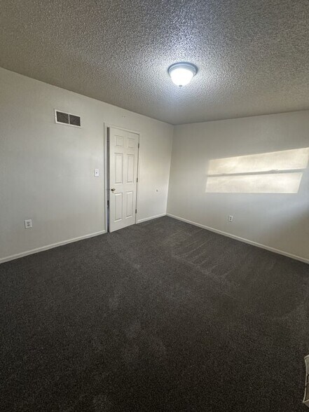 Building Photo - 3237 N 84th Terrace