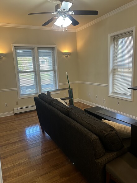 living room - 124 College Pl