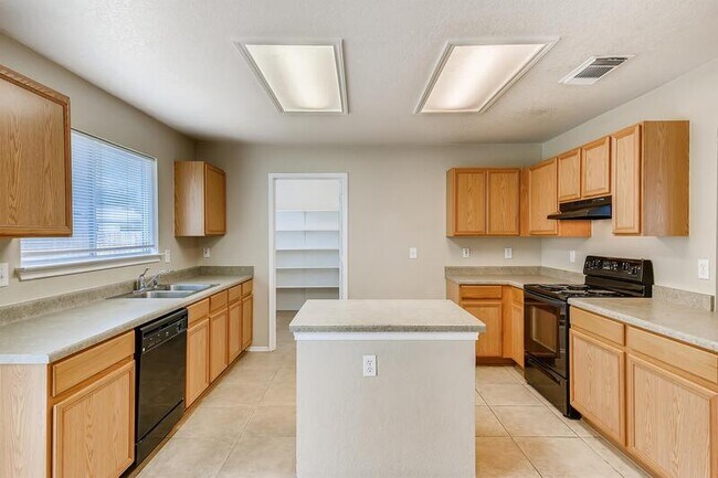 Building Photo - 9042 Camino Rey