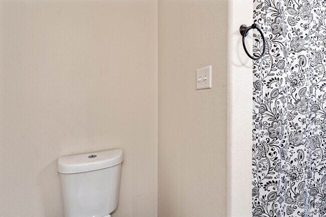 Building Photo - 103 Spike Run