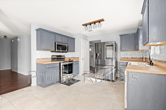 Building Photo - 3308 Catalina Dr