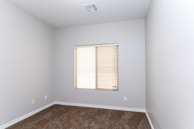 Building Photo - 308 Sierra Breeze Ave