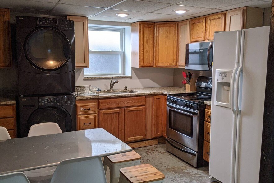 Kitchen and Laundry - 540 S Taylor Ave