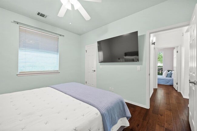Building Photo - 11805 Emerald Falls Dr