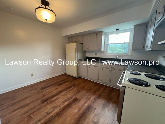 Building Photo - Very Nice Updated Ranch in Salem (Glenvar ...