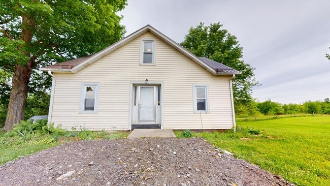 Primary Photo - Crestview schools with land and barn!