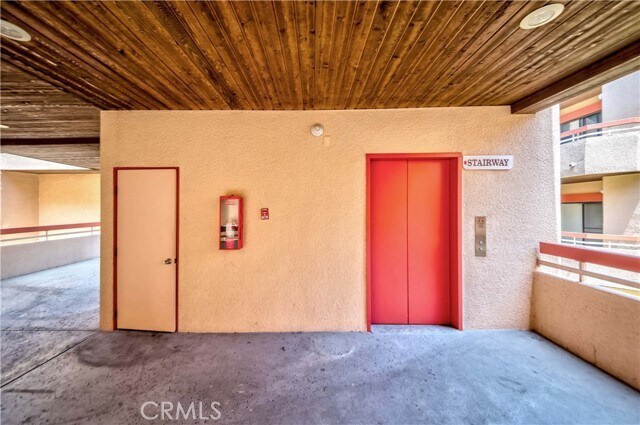 Building Photo - 941 W Carson St