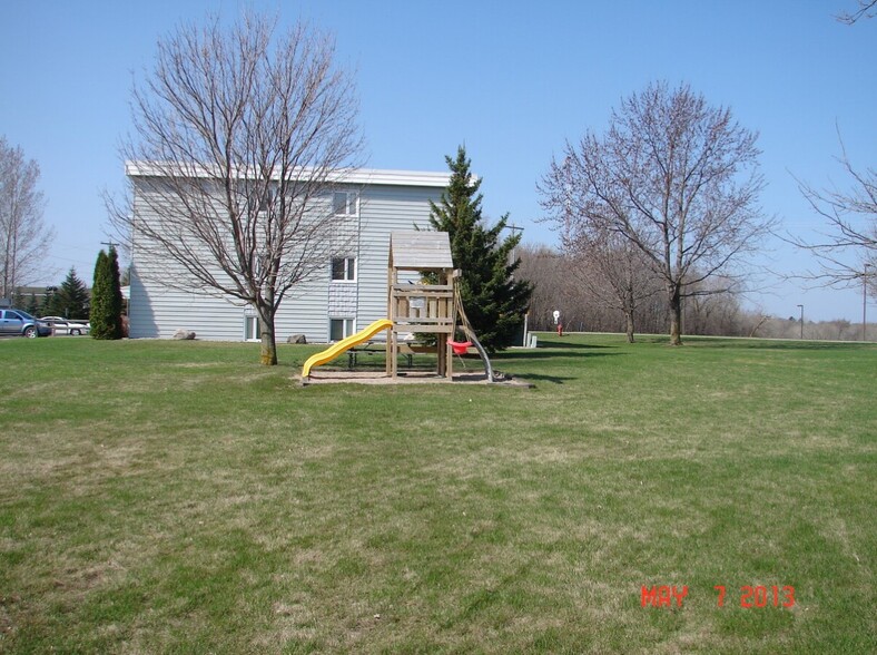 Building Photo - Oak Knoll Complex