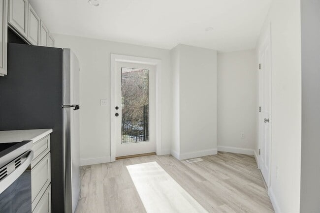 Building Photo - 23 Blake St