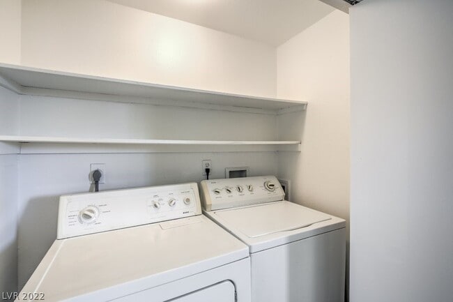 Building Photo - 5915 Vegas Dr