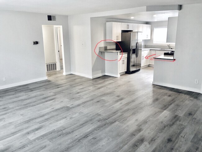 #3 - 2456 Arizona Ave