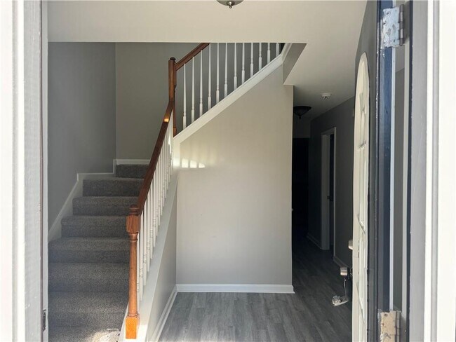 Building Photo - 3140 Ridge Hill Pkwy