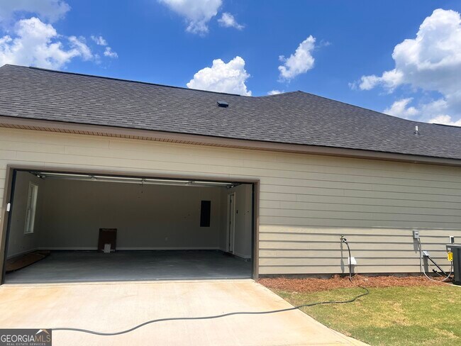 Building Photo - 8024 English Ivy Ct