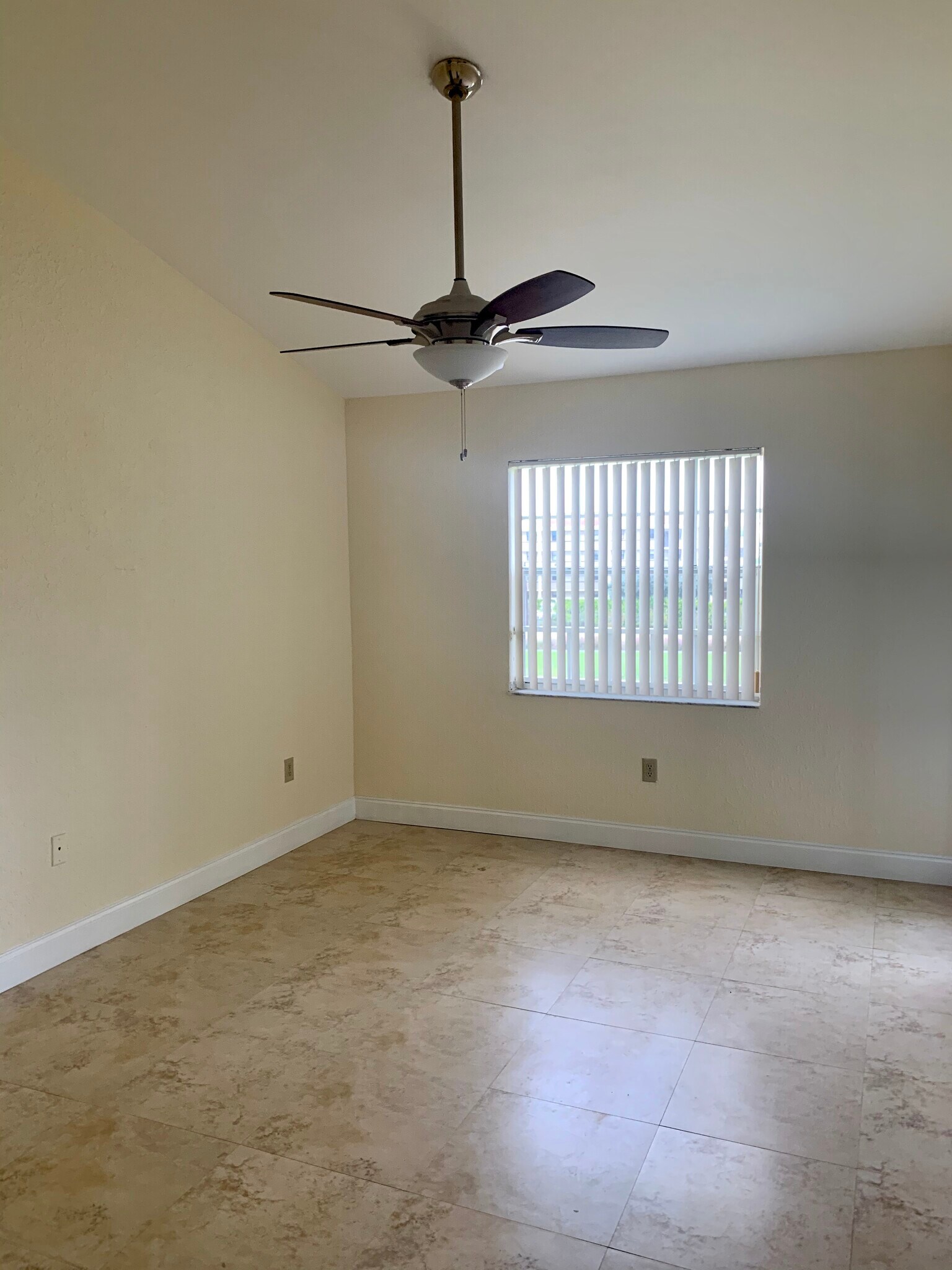 Building Photo - 2841 N Oakland Forest Dr