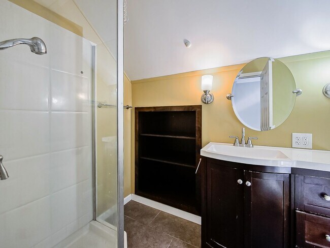Building Photo - Charming Royal Oak Bungalow Near Downtown!