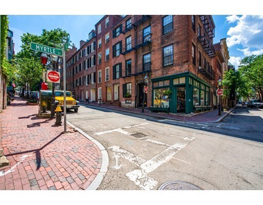 Building Photo - 20 Joy St