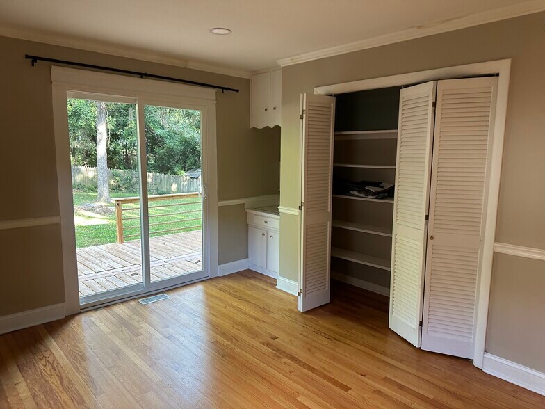 Building Photo - 3805 Colewood Dr
