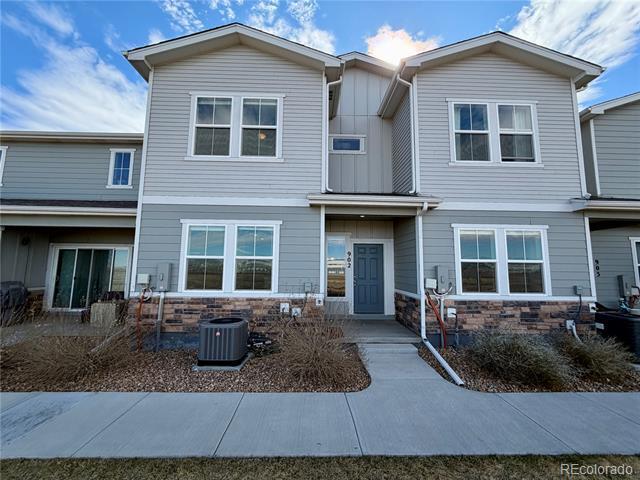 Building Photo - 10565 Paris St