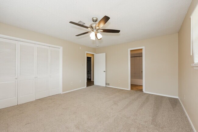 Building Photo - 831 Nature Dr