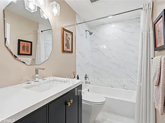 Building Photo - 3860 Amberly Dr