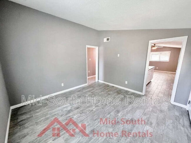 Building Photo - 1775 Colonial Hills Dr