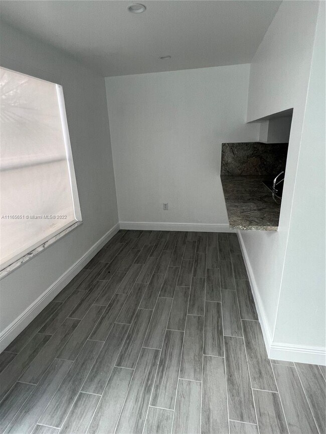 Building Photo - 2050 SW 122nd Ave