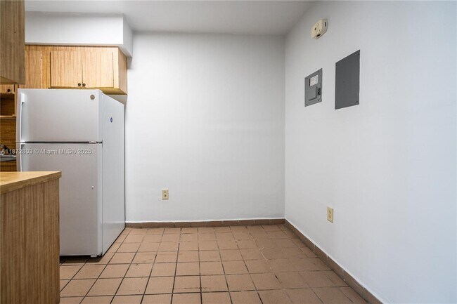 Building Photo - 260 Navarre Ave
