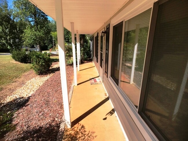 Building Photo - Ranch Home - 3BR/2BA - Powder Springs