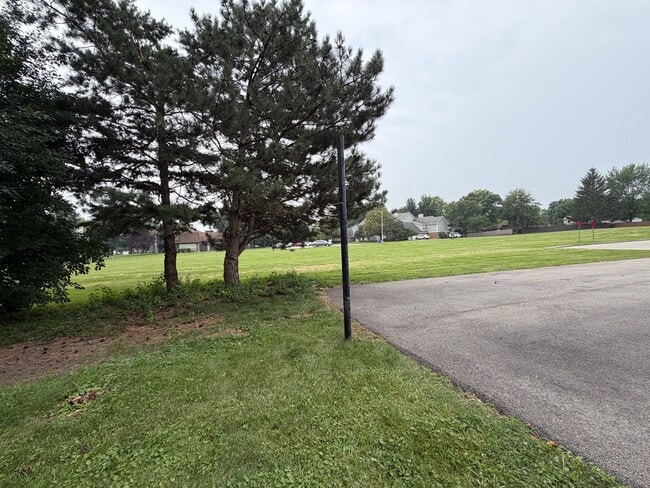 Building Photo - 5S481 Glenoban Dr