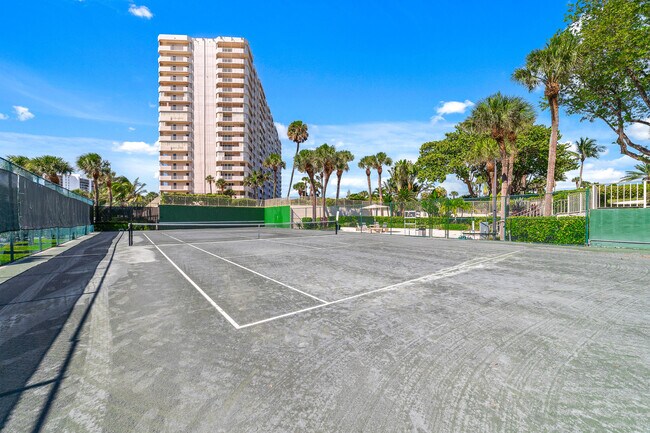 Building Photo - 4301 N Ocean Blvd