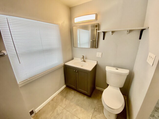 Building Photo - 2429 Mary Ave