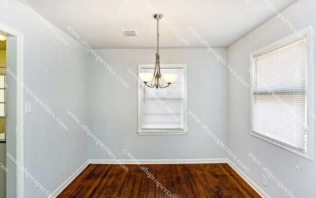 Building Photo - 505 Mastin Lk Rd NW