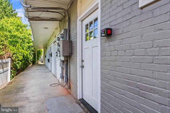 Building Photo - 531 Walton St