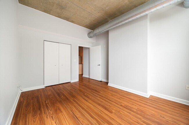 Building Photo - 1305 S Michigan Ave