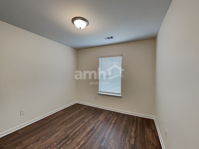 Building Photo - 136 Ivy Brook Dr