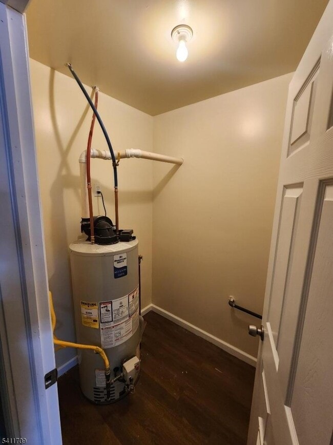 Building Photo - 144 Warren St