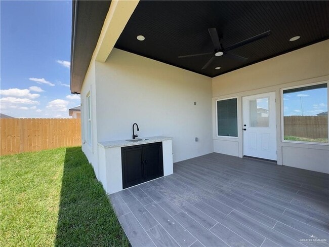 Building Photo - 905 Durango Dr