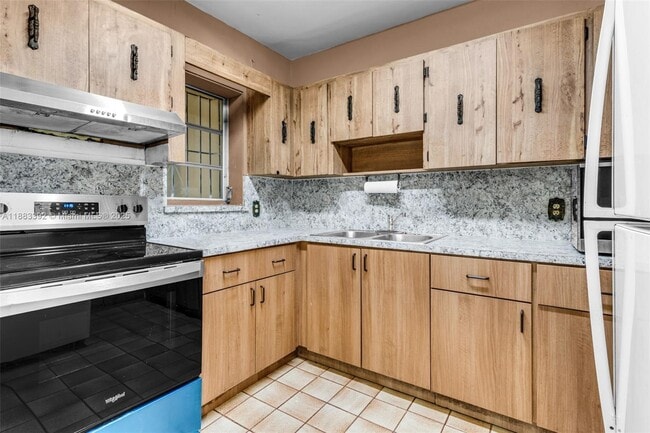 Building Photo - 701 Tamiami Canal Rd