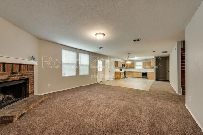 Building Photo - 2909 Goldenrod Dr