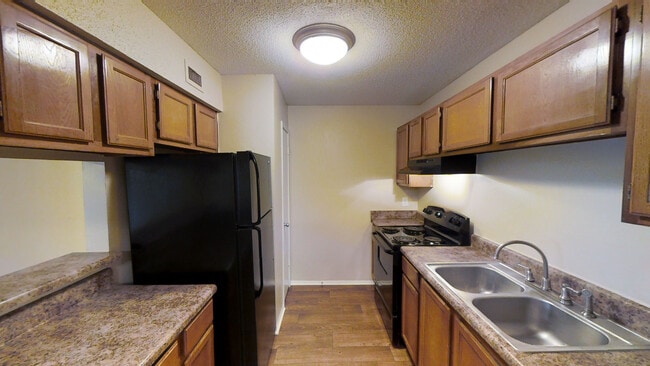 Kitchen Area - Lakestone