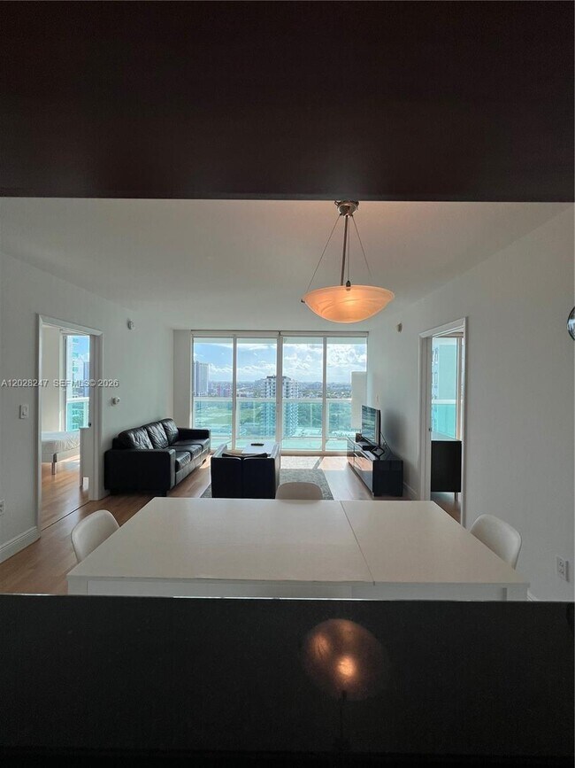 Building Photo - 1800 N Bayshore Dr